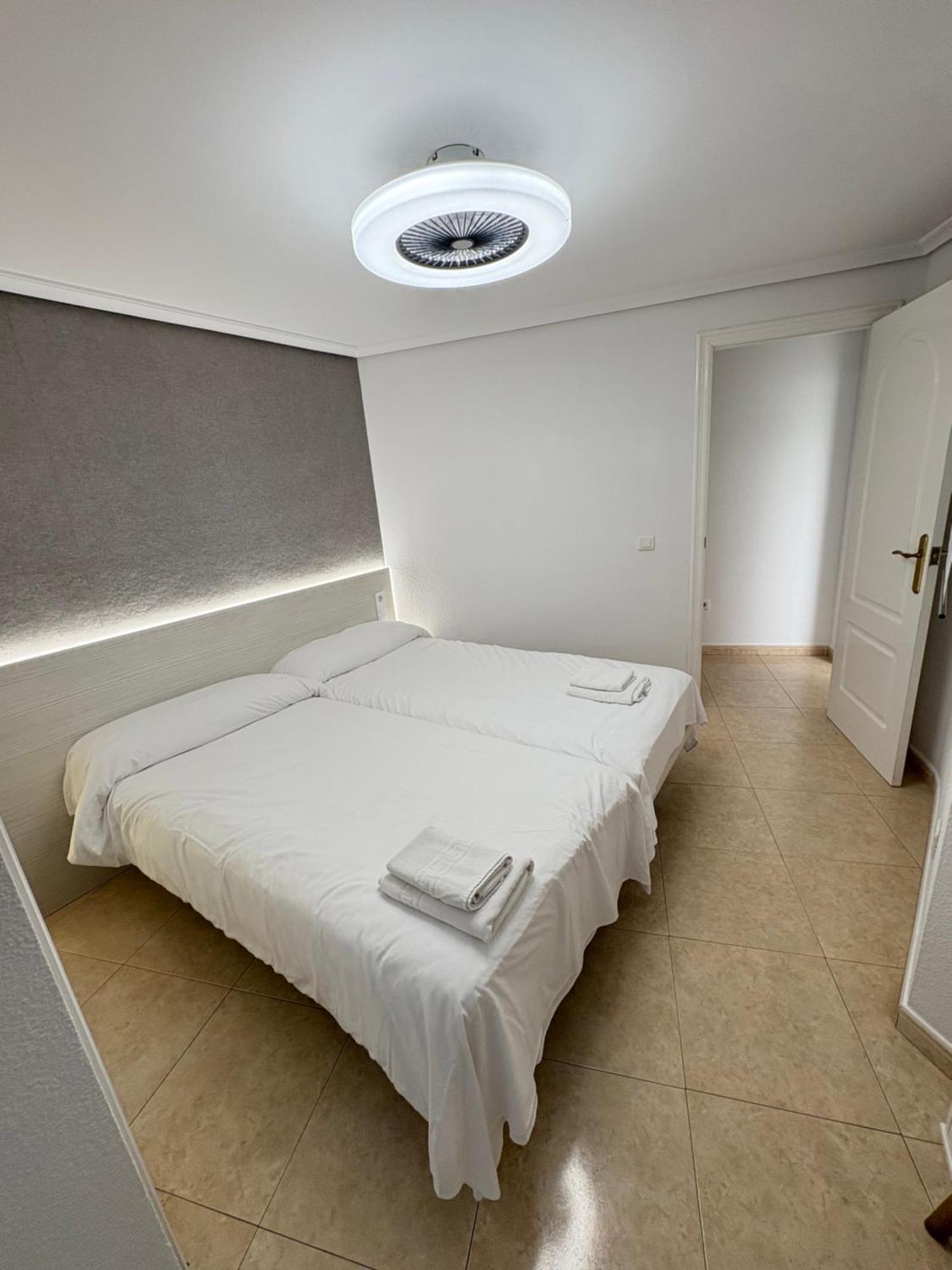 Apartamentos Carmela Benidorm Buitenkant foto