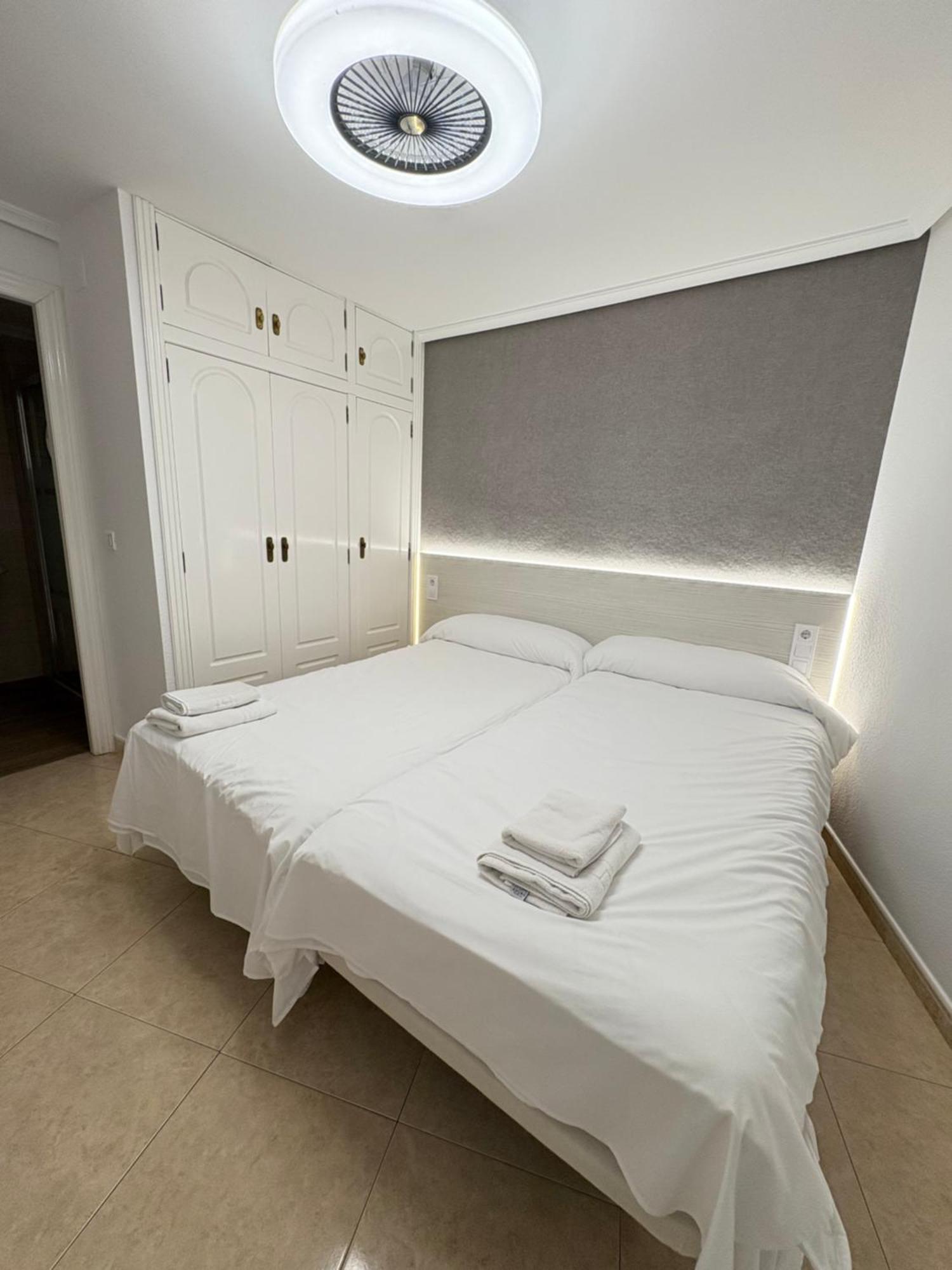 Apartamentos Carmela Benidorm Buitenkant foto