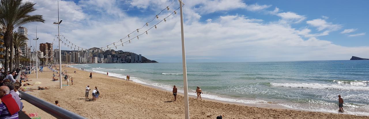 Apartamentos Carmela Benidorm Buitenkant foto