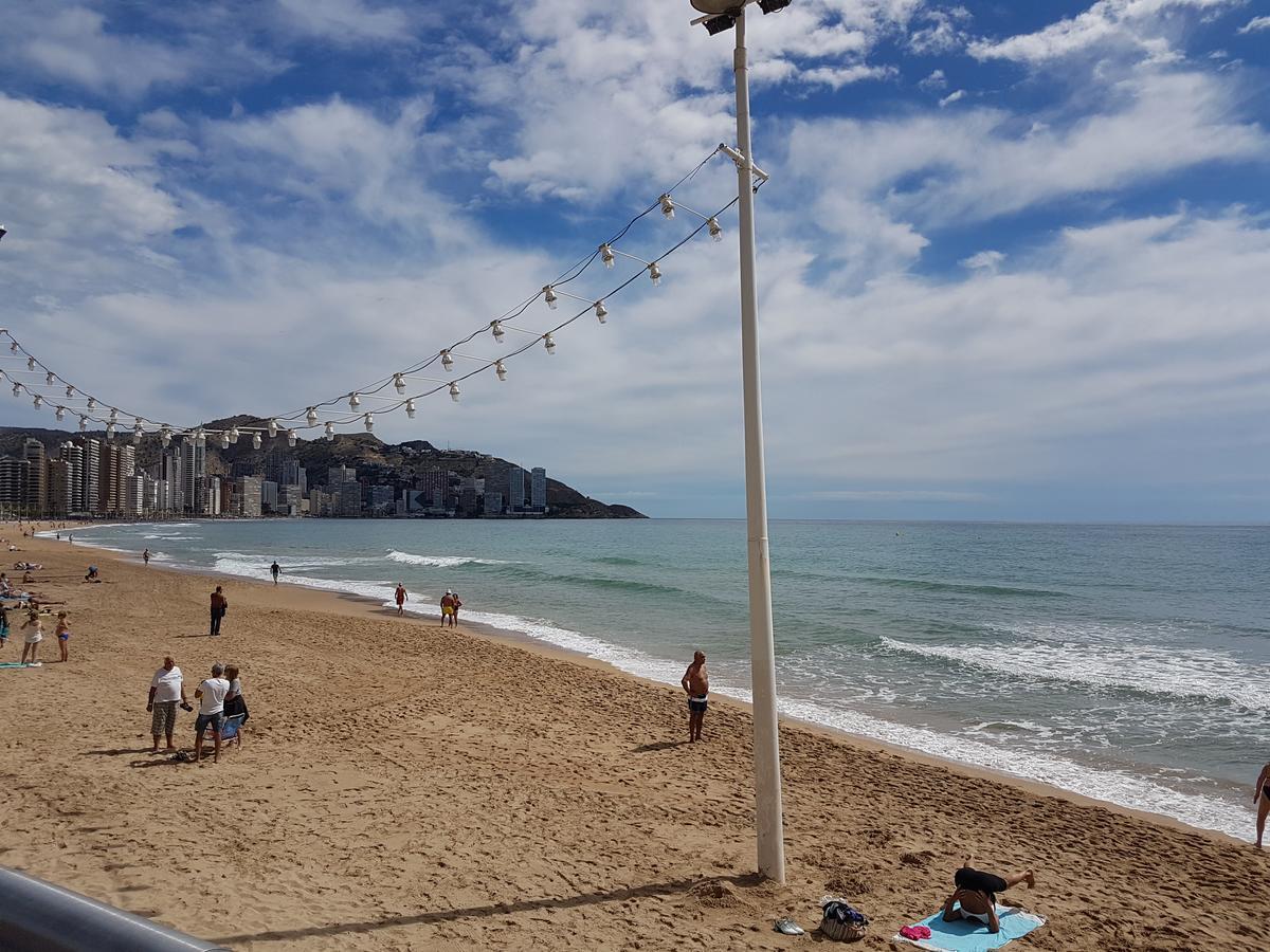 Apartamentos Carmela Benidorm Buitenkant foto
